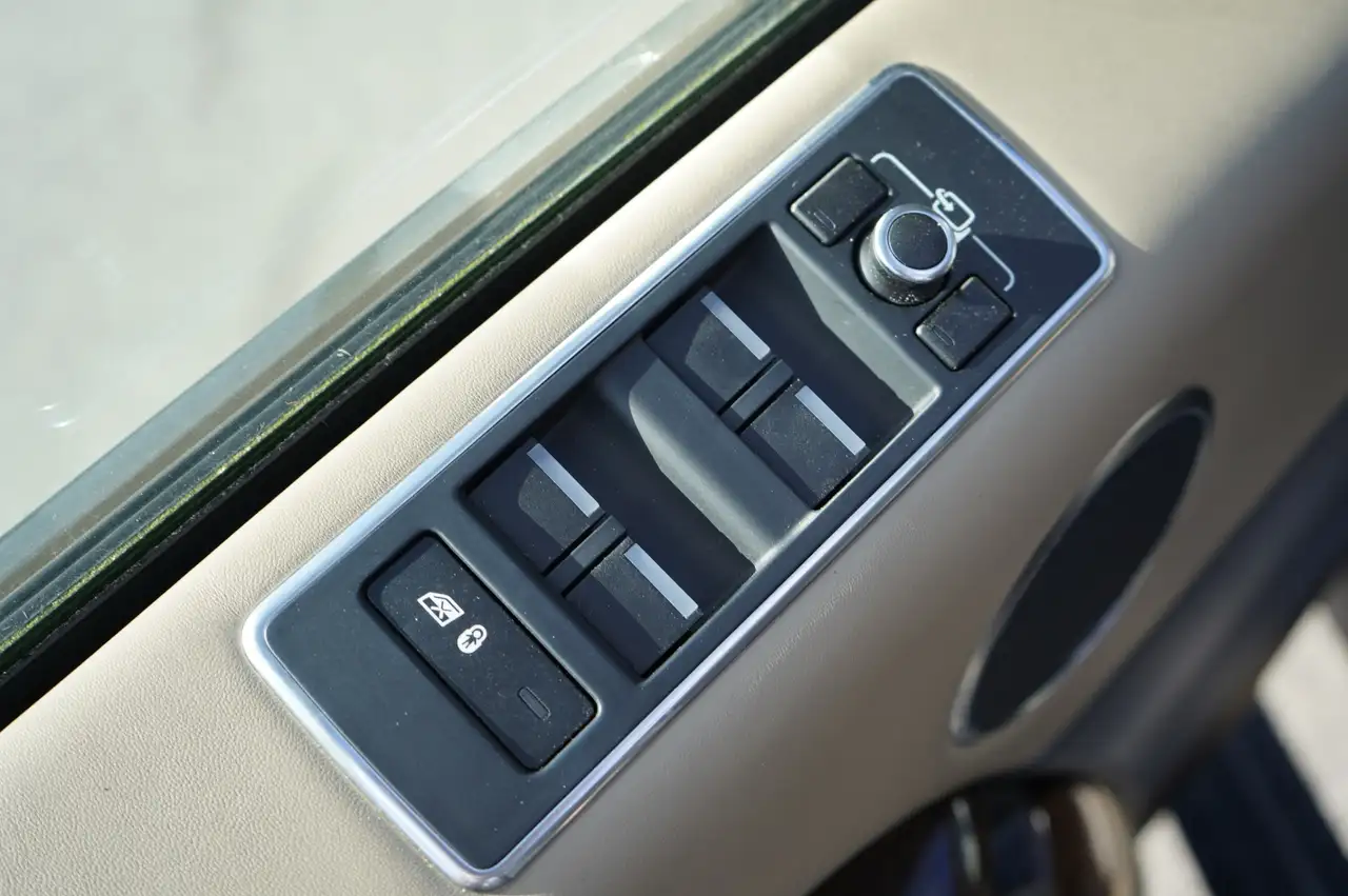 Land Rover Range Rover Sport снимка Land Rover Range Rover Sport
