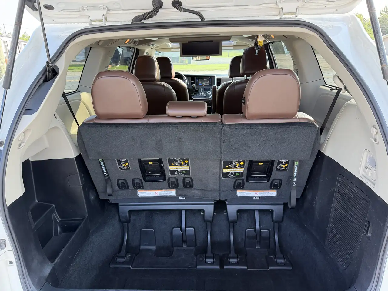 Toyota Sienna photo Toyota Sienna