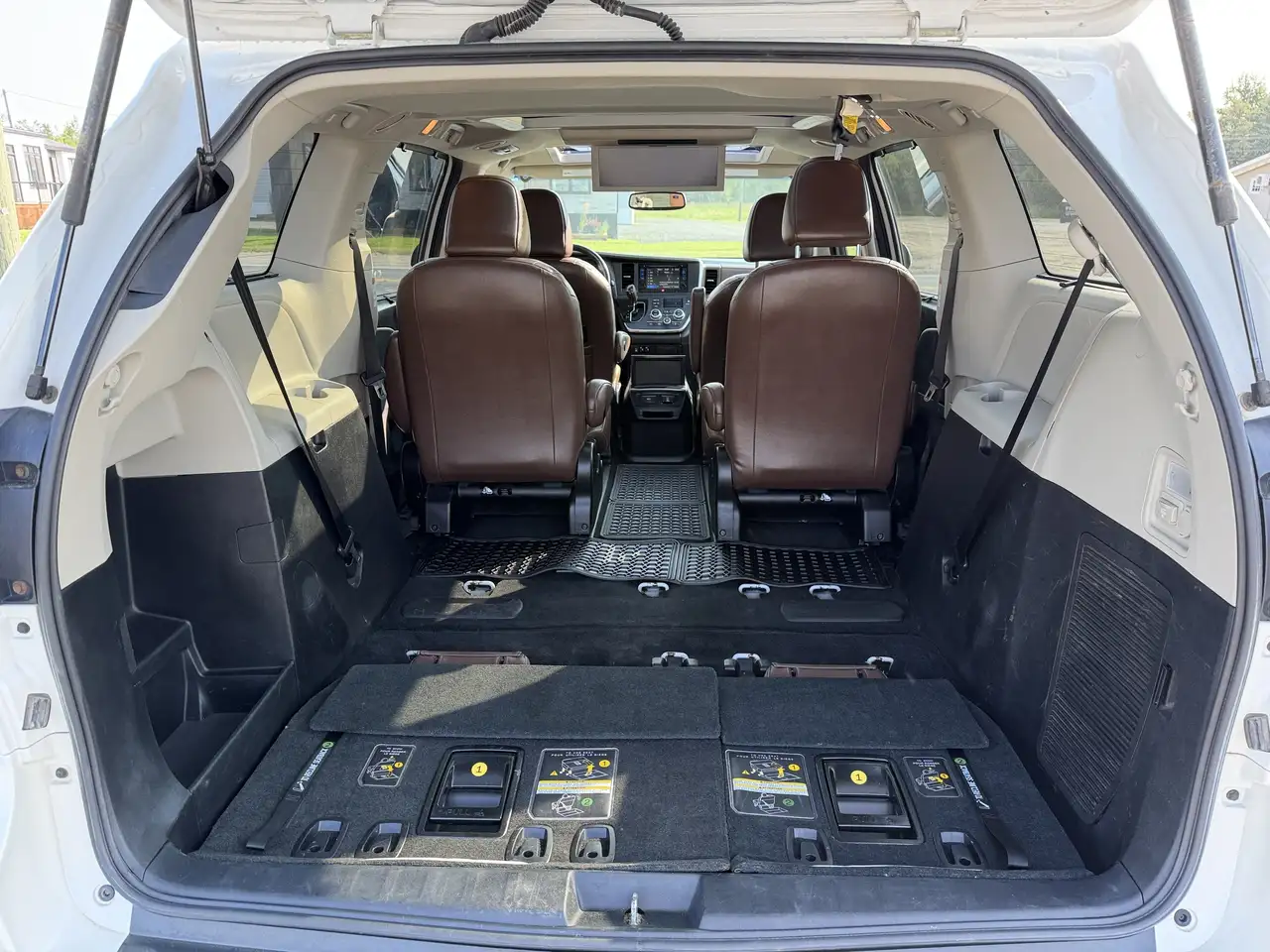 Toyota Sienna photo Toyota Sienna