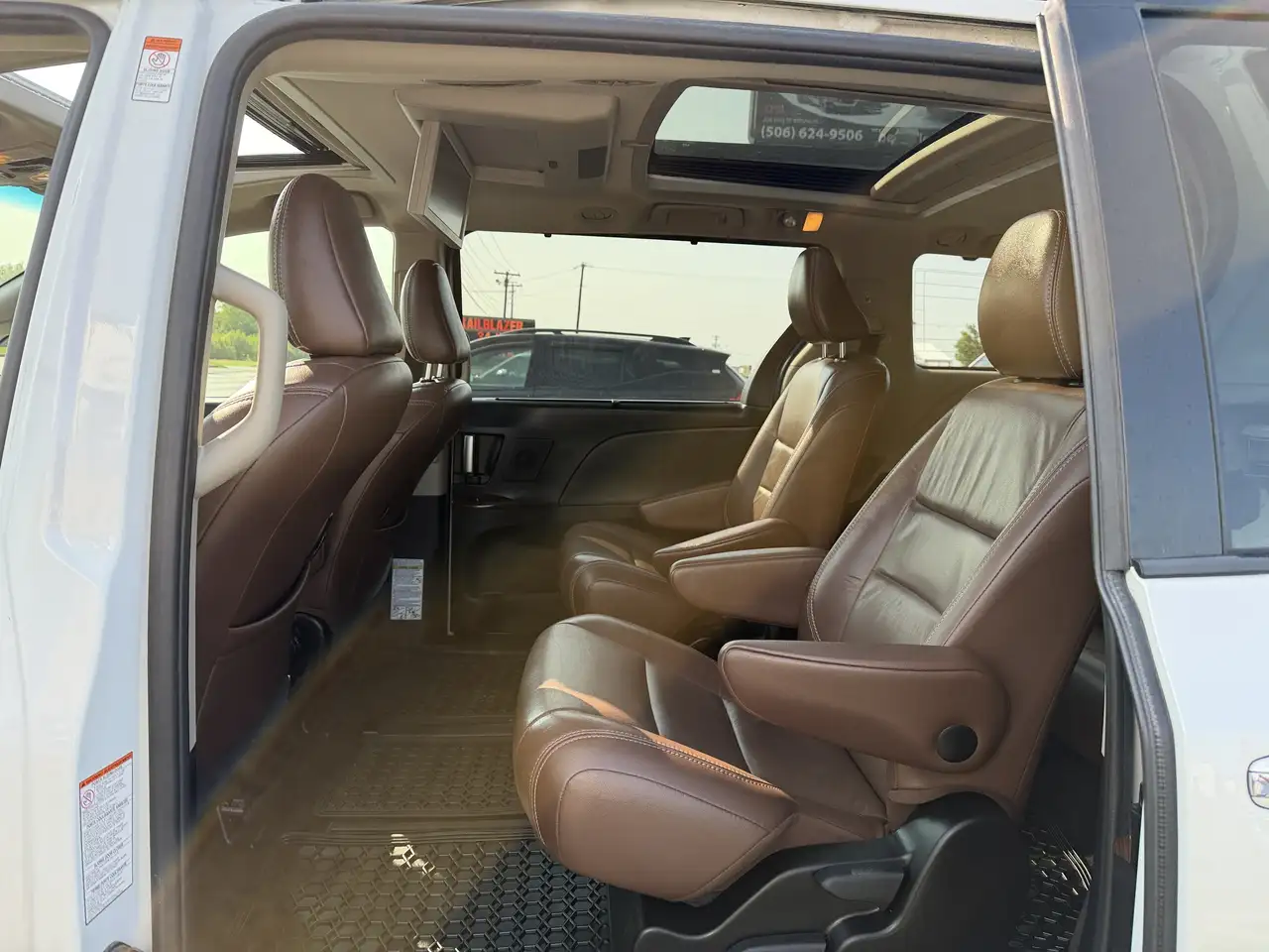 Toyota Sienna photo Toyota Sienna