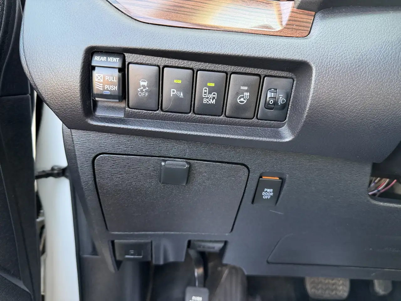 Toyota Sienna photo Toyota Sienna