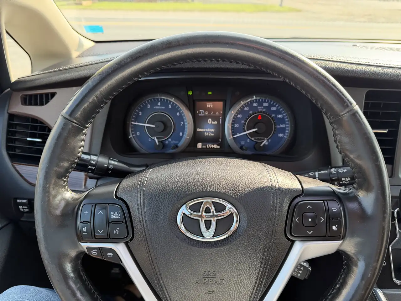 Toyota Sienna photo Toyota Sienna