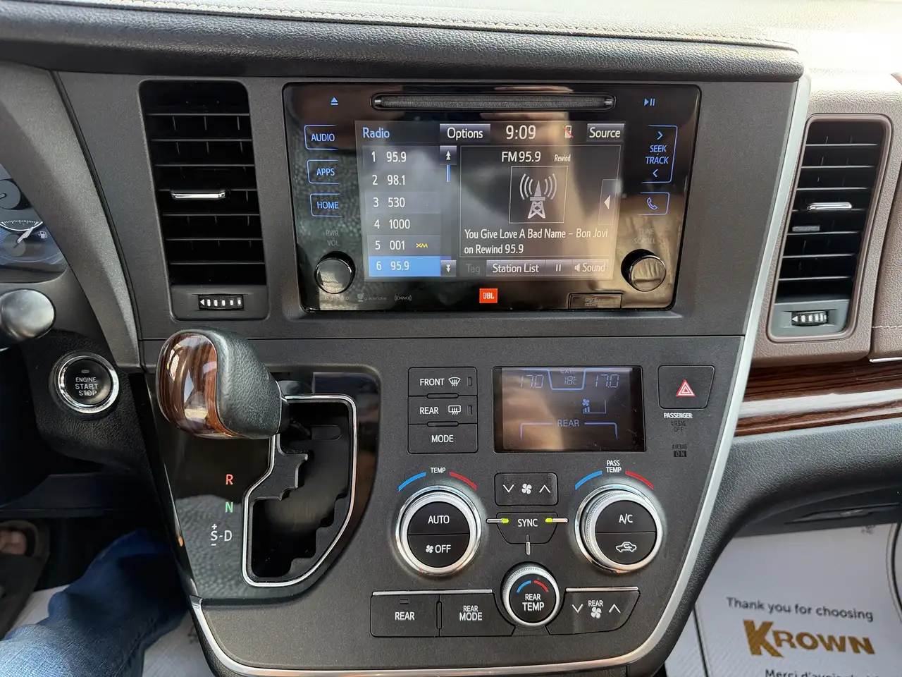 Toyota Sienna photo Toyota Sienna