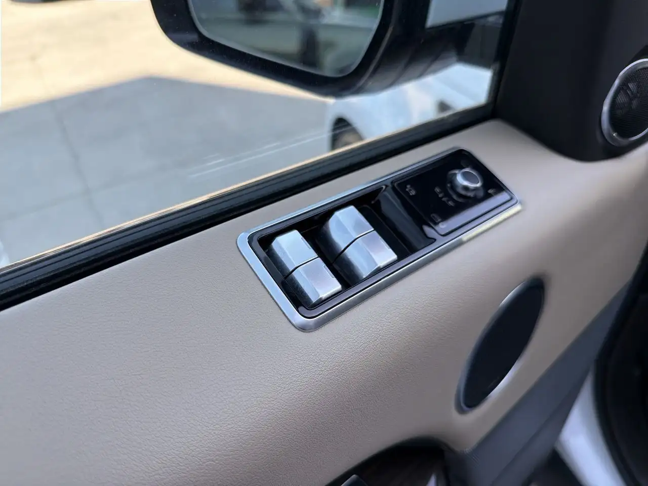 Land Rover Range Rover Sport снимка Land Rover Range Rover Sport