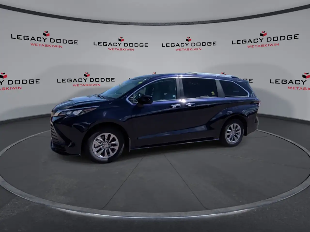 Toyota Sienna снимка Toyota Sienna