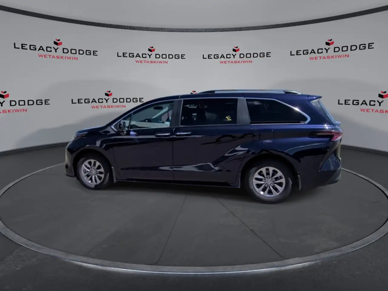 Toyota Sienna снимка Toyota Sienna