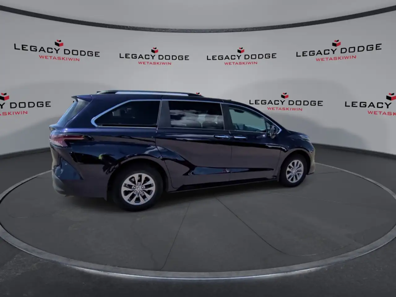 Toyota Sienna снимка Toyota Sienna