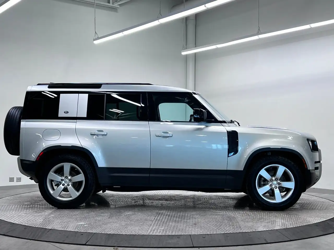 Land Rover Defender photo Land Rover Defender