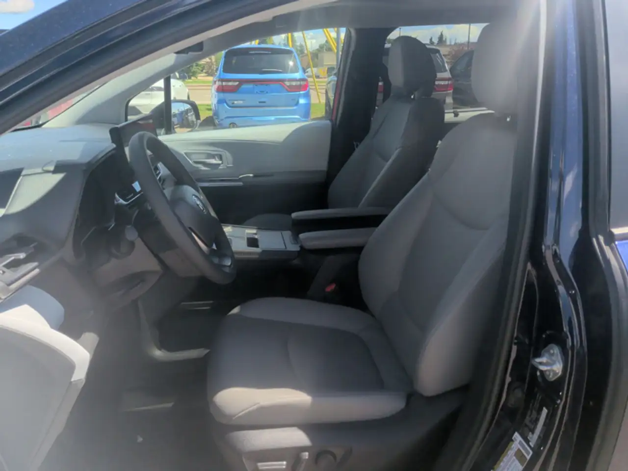Toyota Sienna снимка Toyota Sienna
