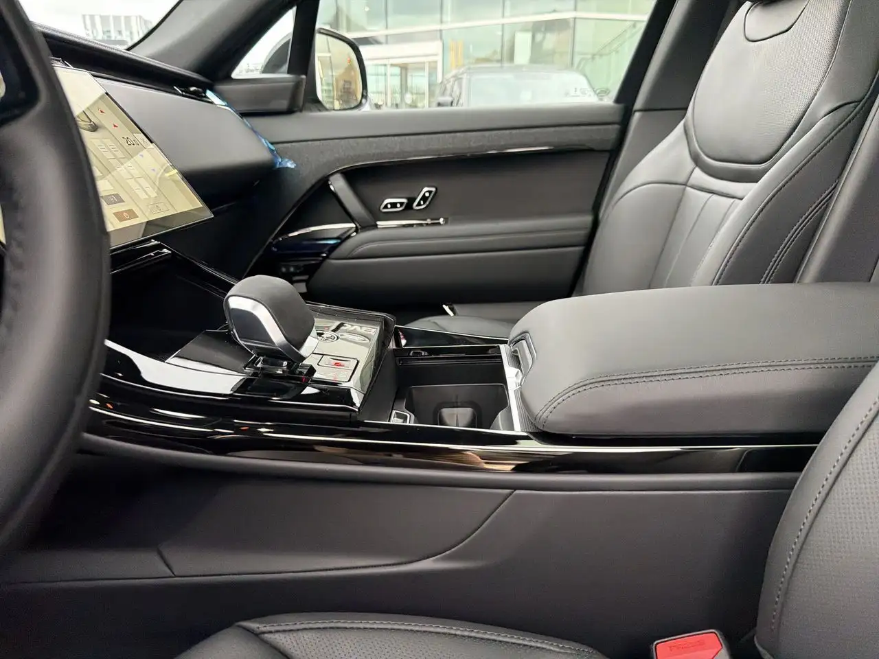Land Rover Range Rover Sport снимка Land Rover Range Rover Sport