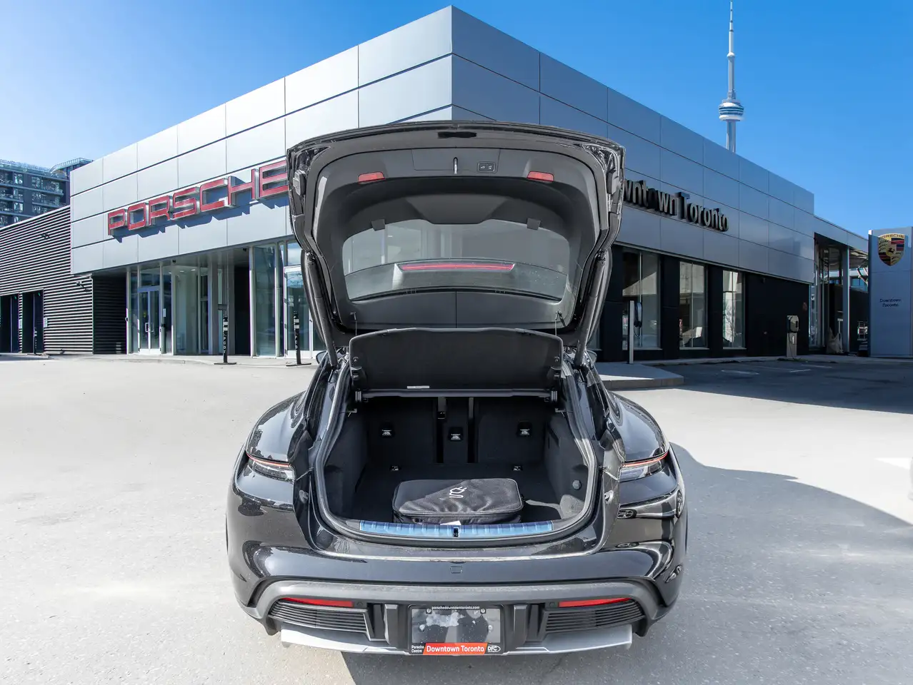 Porsche Taycan снимка Porsche Taycan