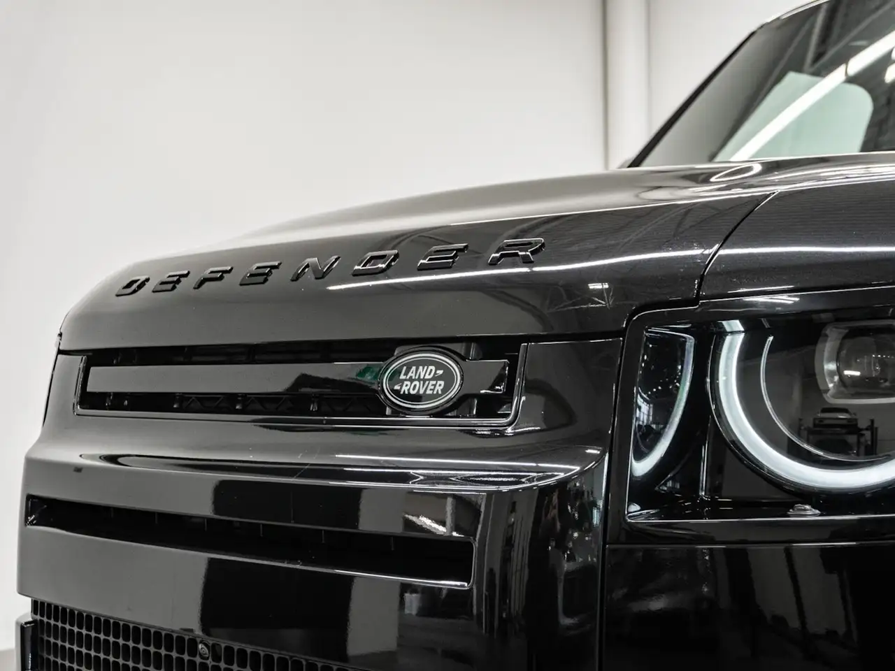 Land Rover Defender photo Land Rover Defender