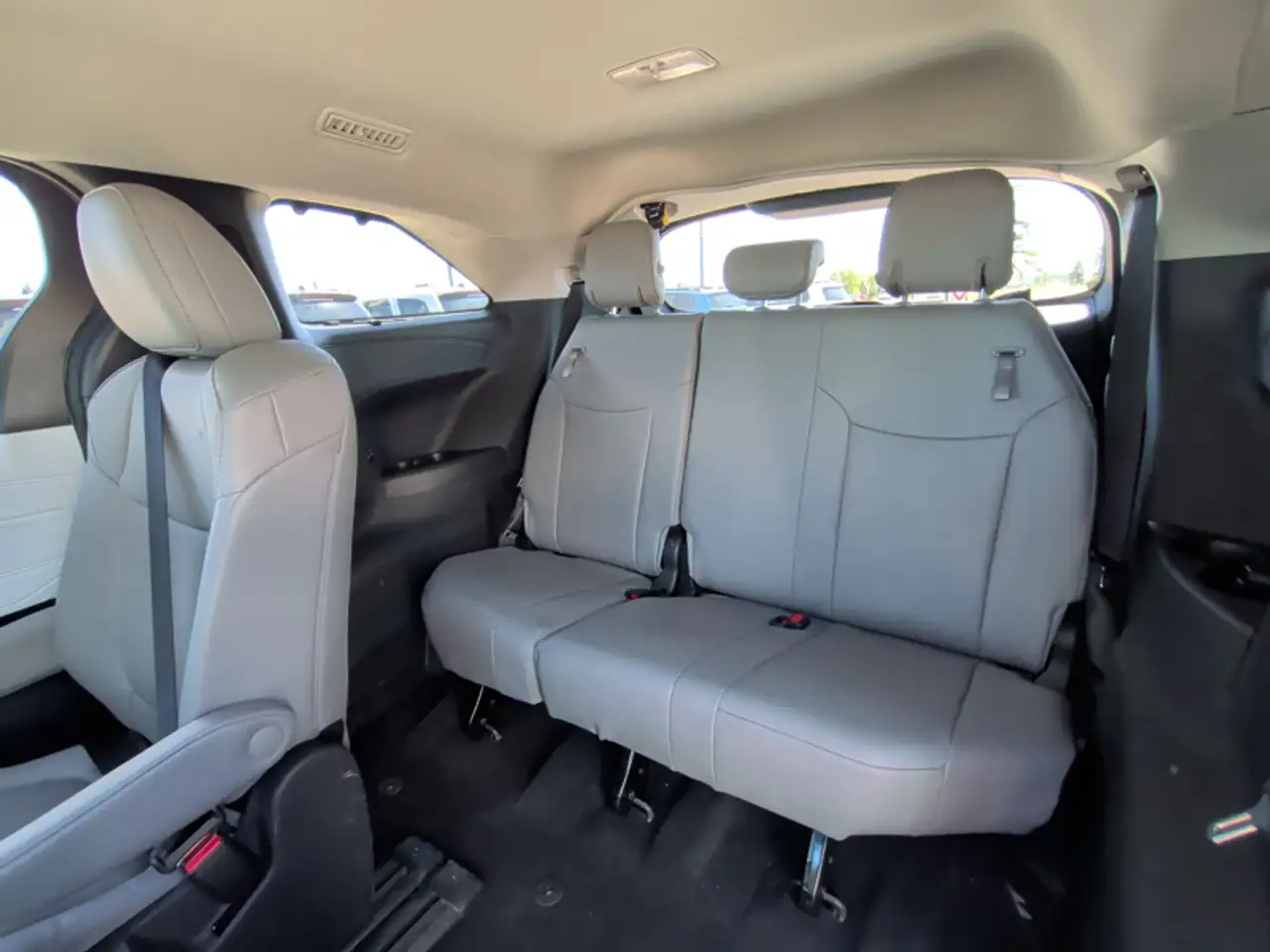 Toyota Sienna снимка Toyota Sienna