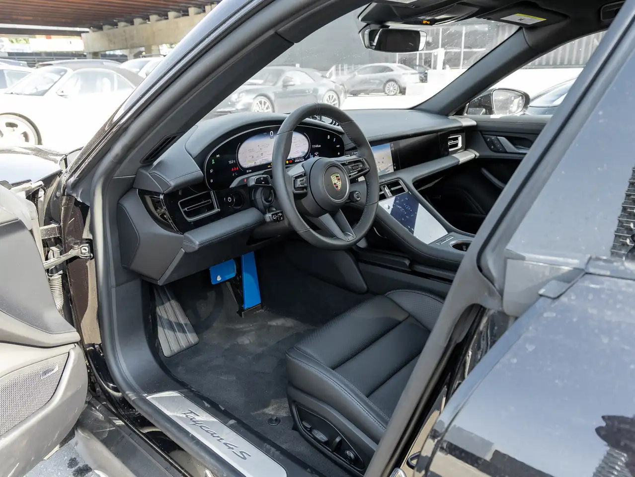 Porsche Taycan снимка Porsche Taycan