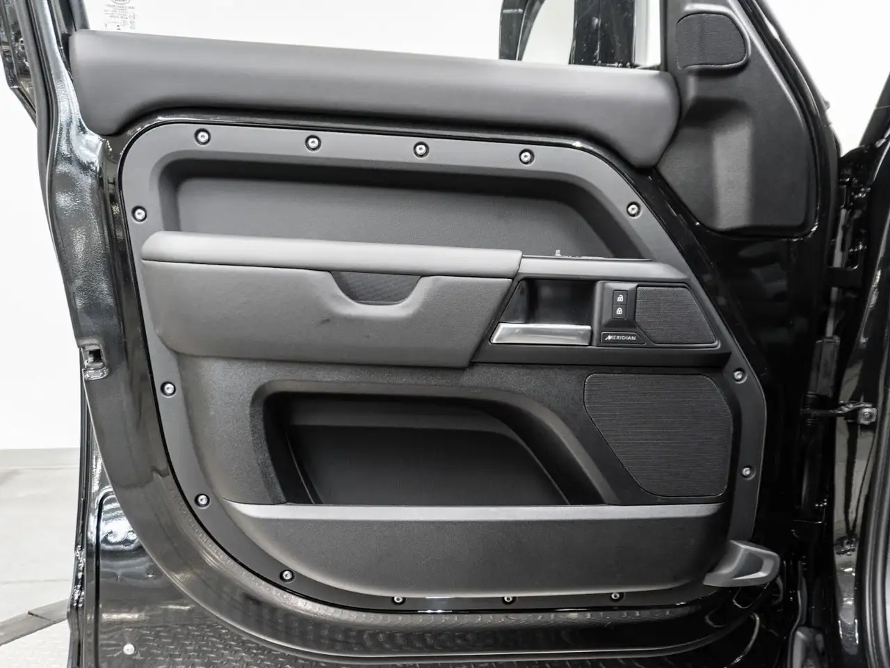 Land Rover Defender photo Land Rover Defender