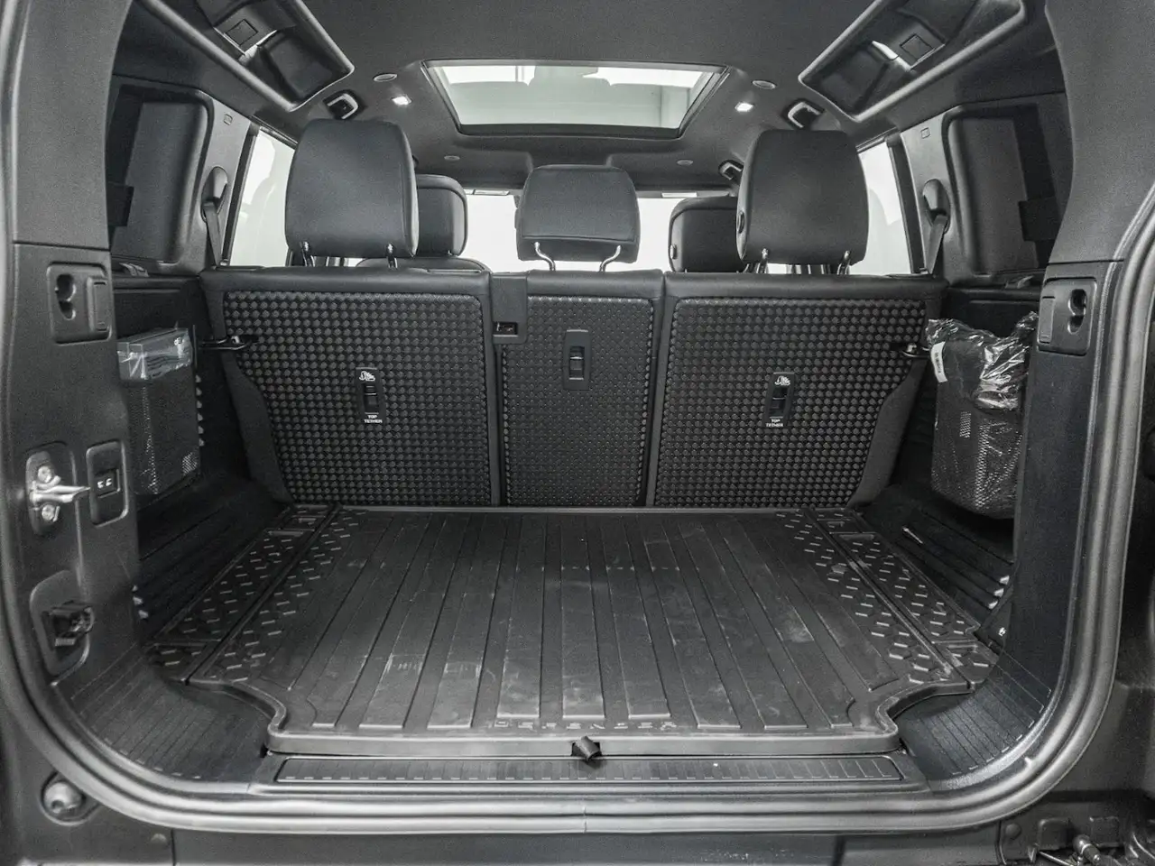 Land Rover Defender photo Land Rover Defender
