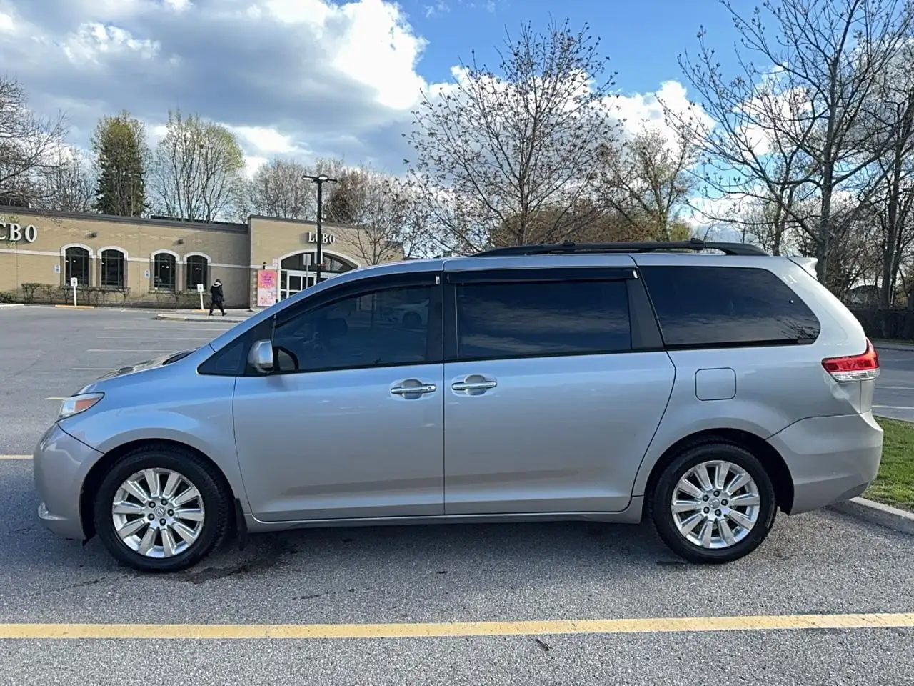 Toyota Sienna photo Toyota Sienna