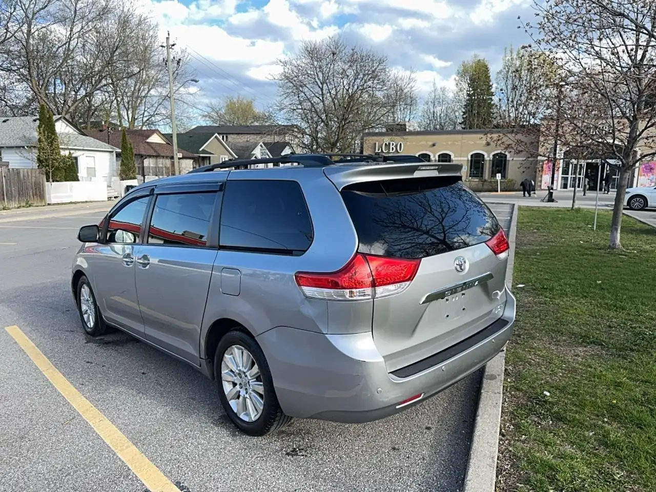 Toyota Sienna photo Toyota Sienna