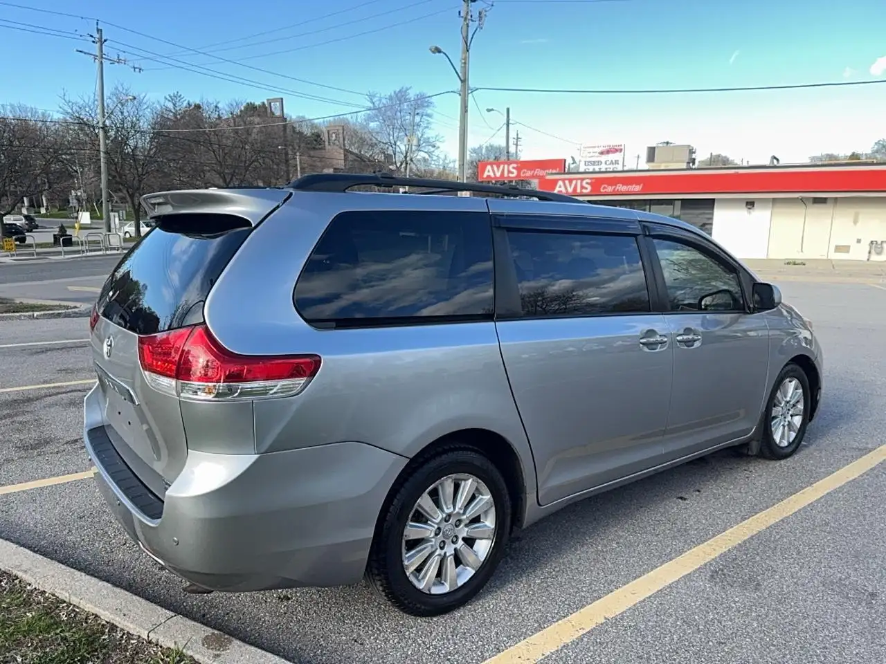 Toyota Sienna photo Toyota Sienna