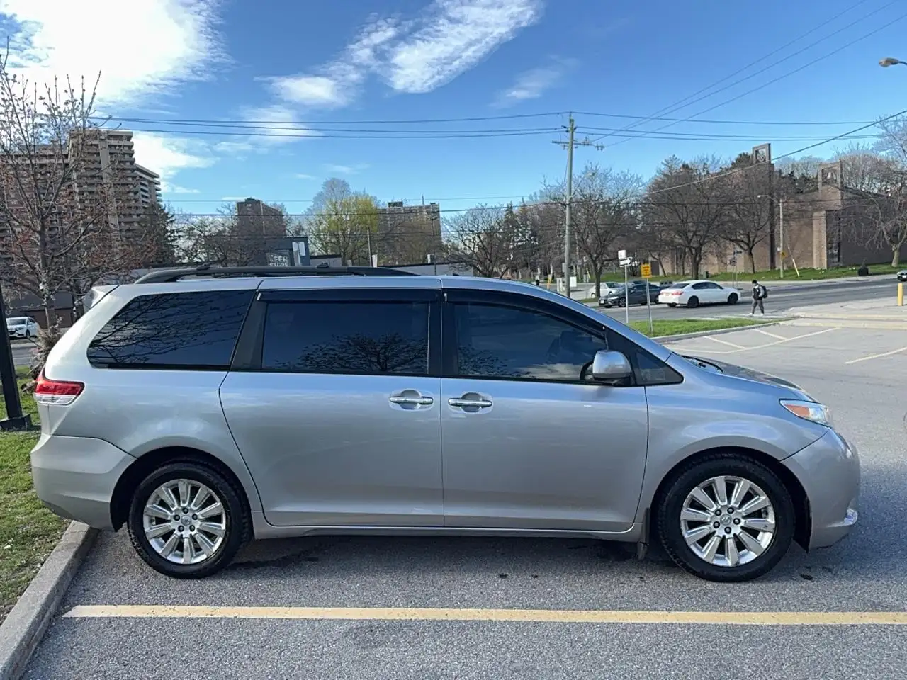 Toyota Sienna photo Toyota Sienna
