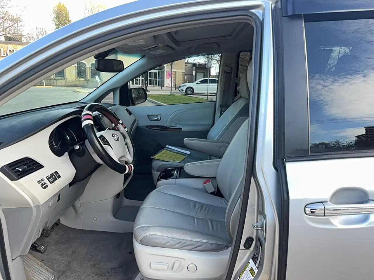 Toyota Sienna photo Toyota Sienna