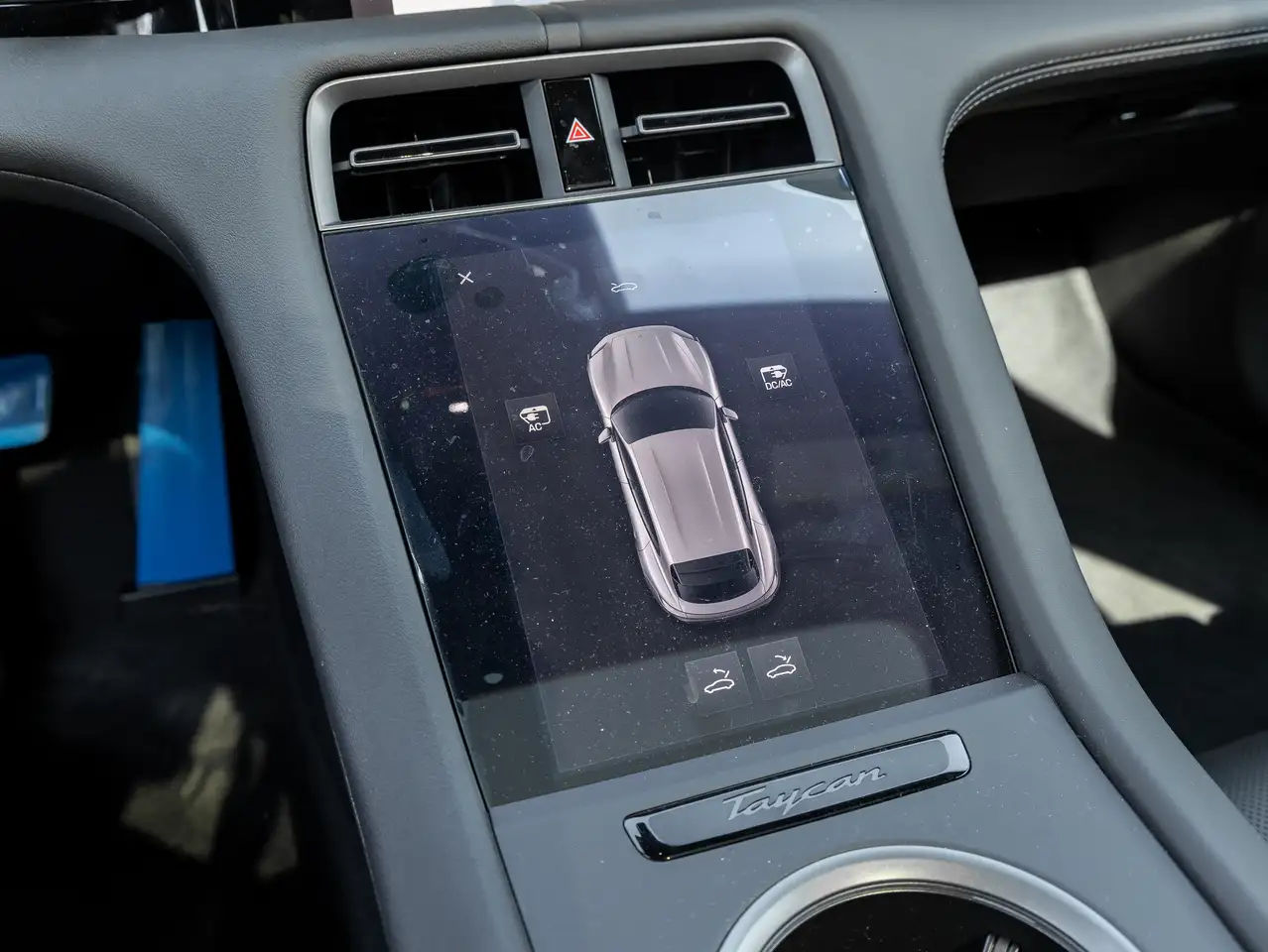 Porsche Taycan снимка Porsche Taycan
