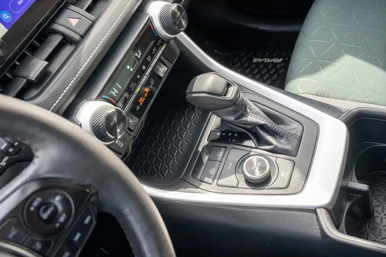 Toyota RAV 4 снимка Toyota RAV 4