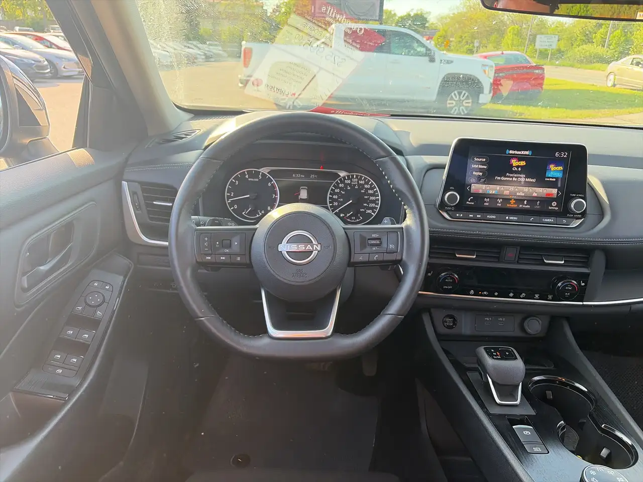 Nissan Rogue снимка Nissan Rogue