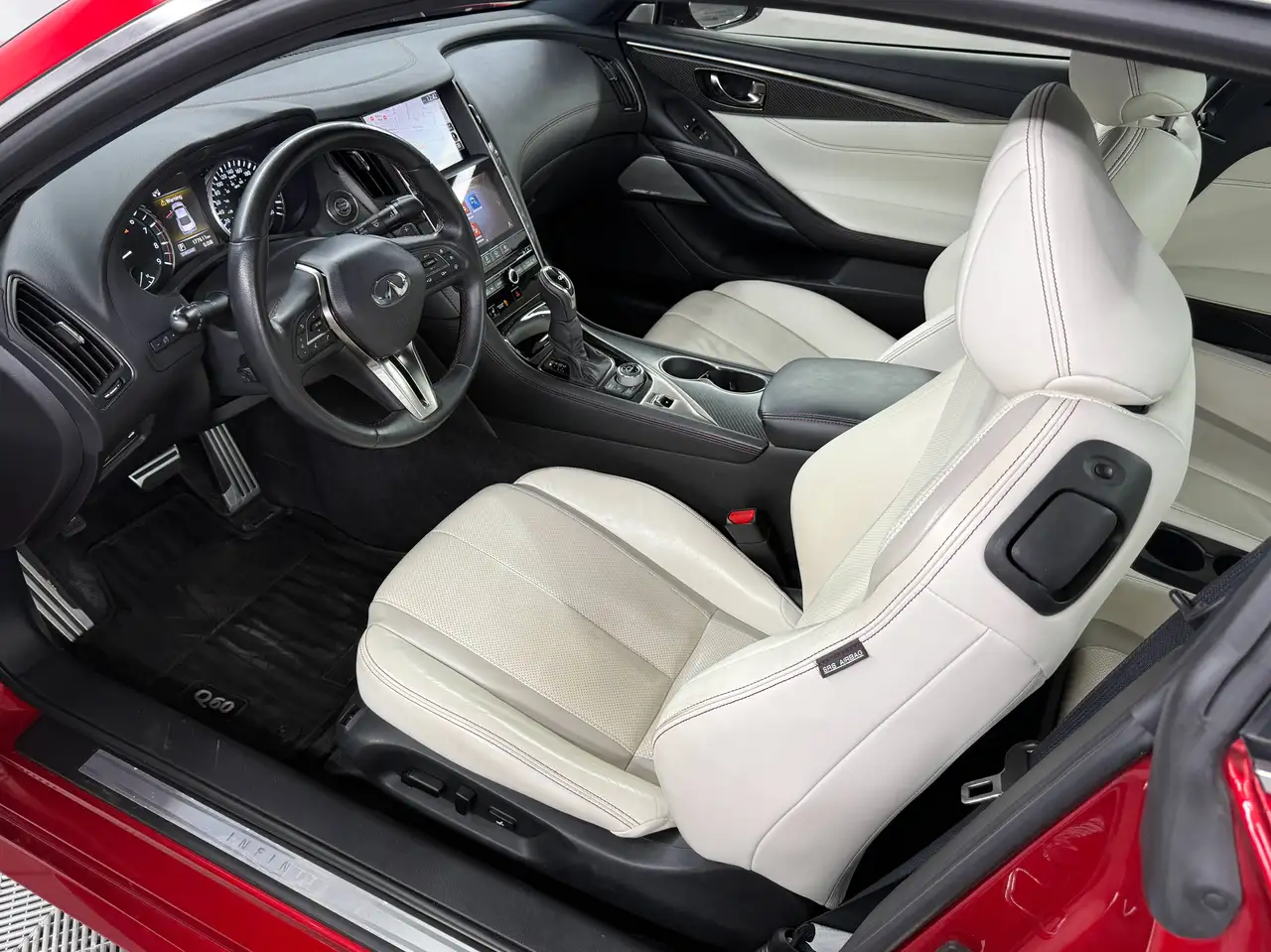 Infiniti Q60 fotografie Infiniti Q60