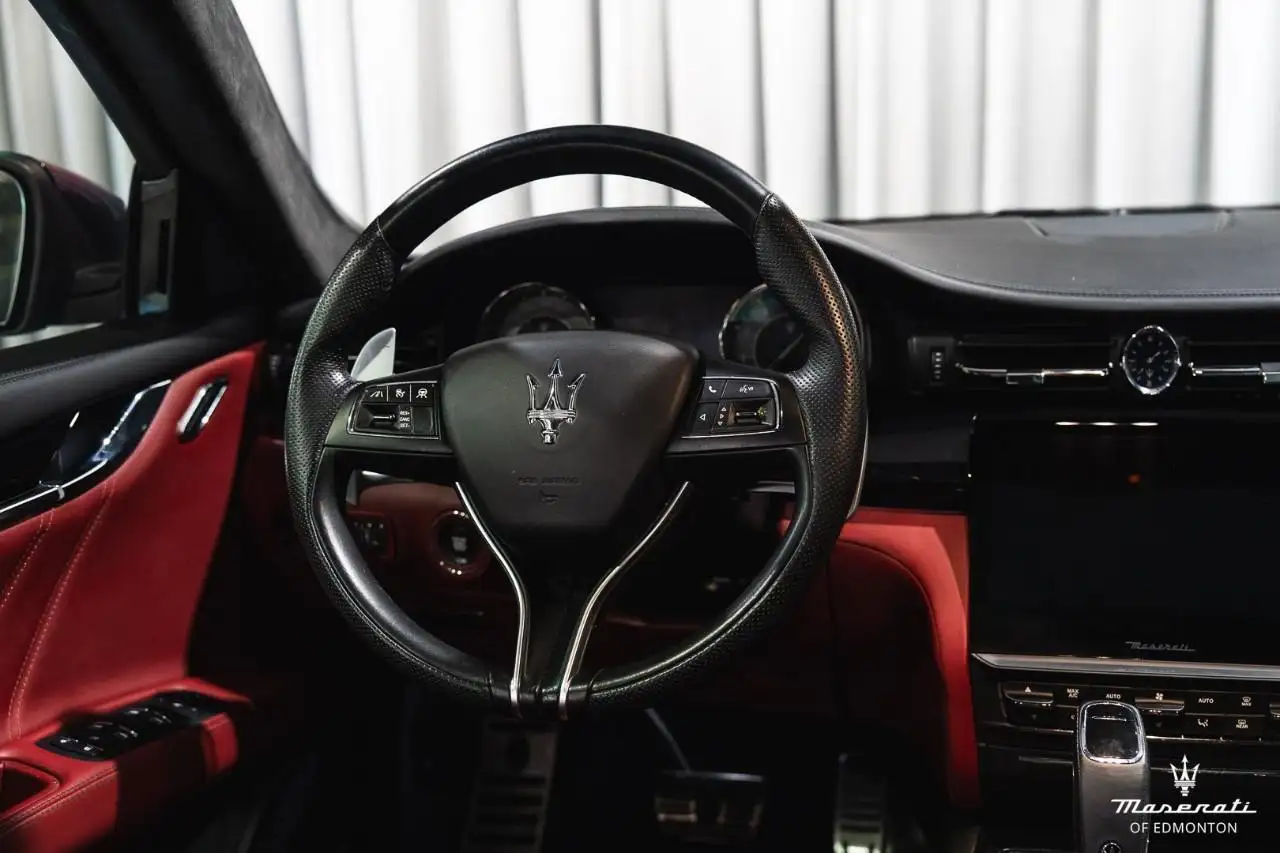 Maserati Quattroporte photo Maserati Quattroporte