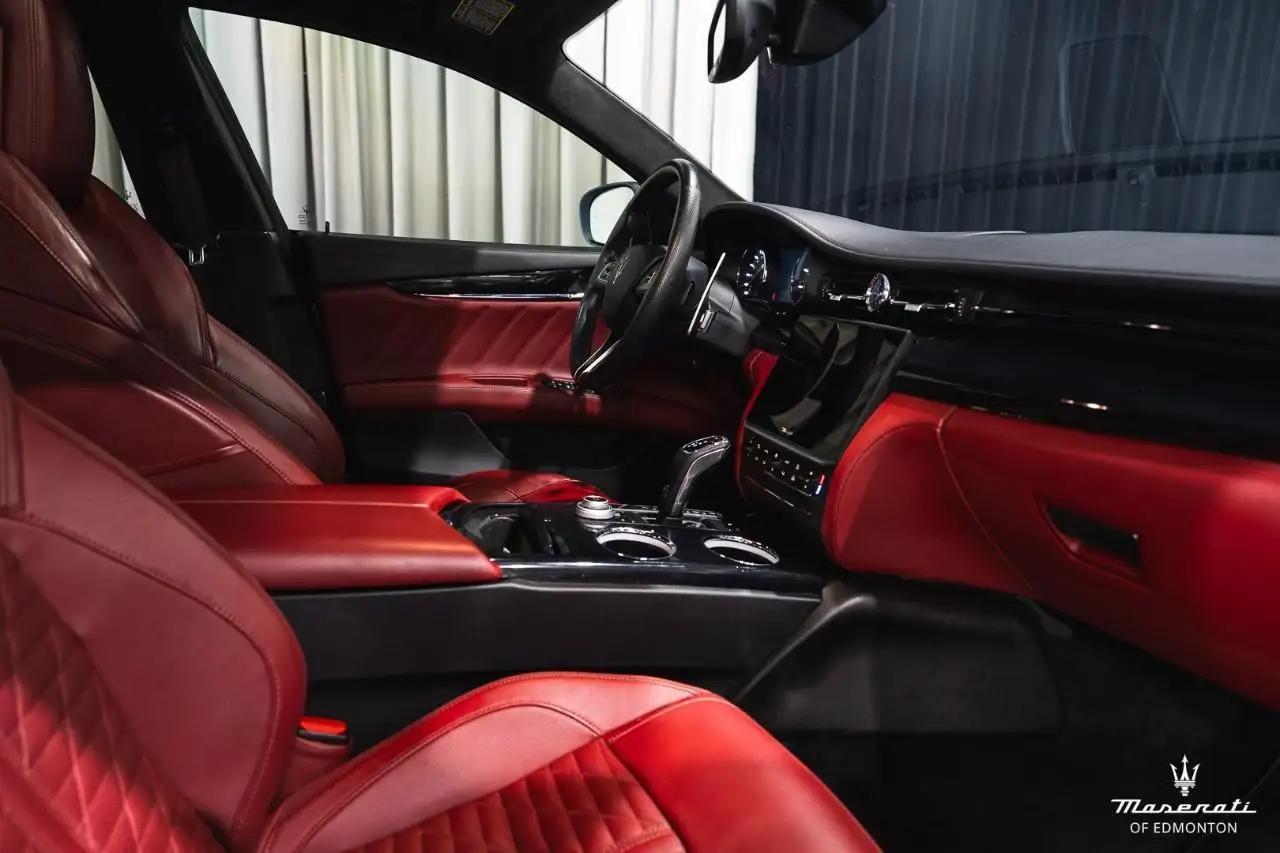 Maserati Quattroporte photo Maserati Quattroporte