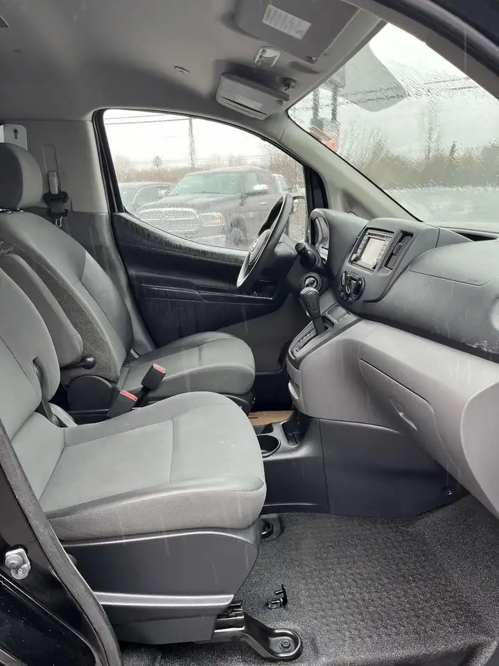 Nissan NV200 снимка Nissan NV200