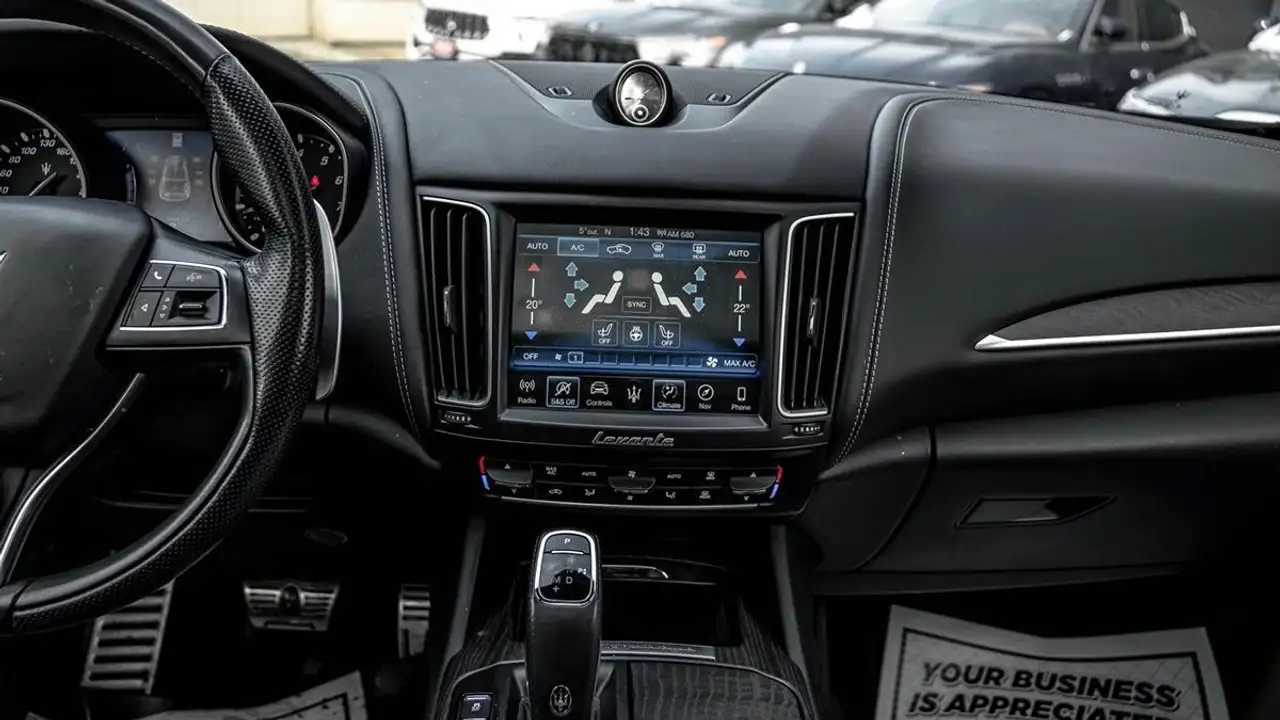 Maserati Levante photo Maserati Levante