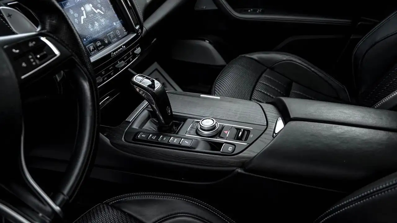 Maserati Levante photo Maserati Levante