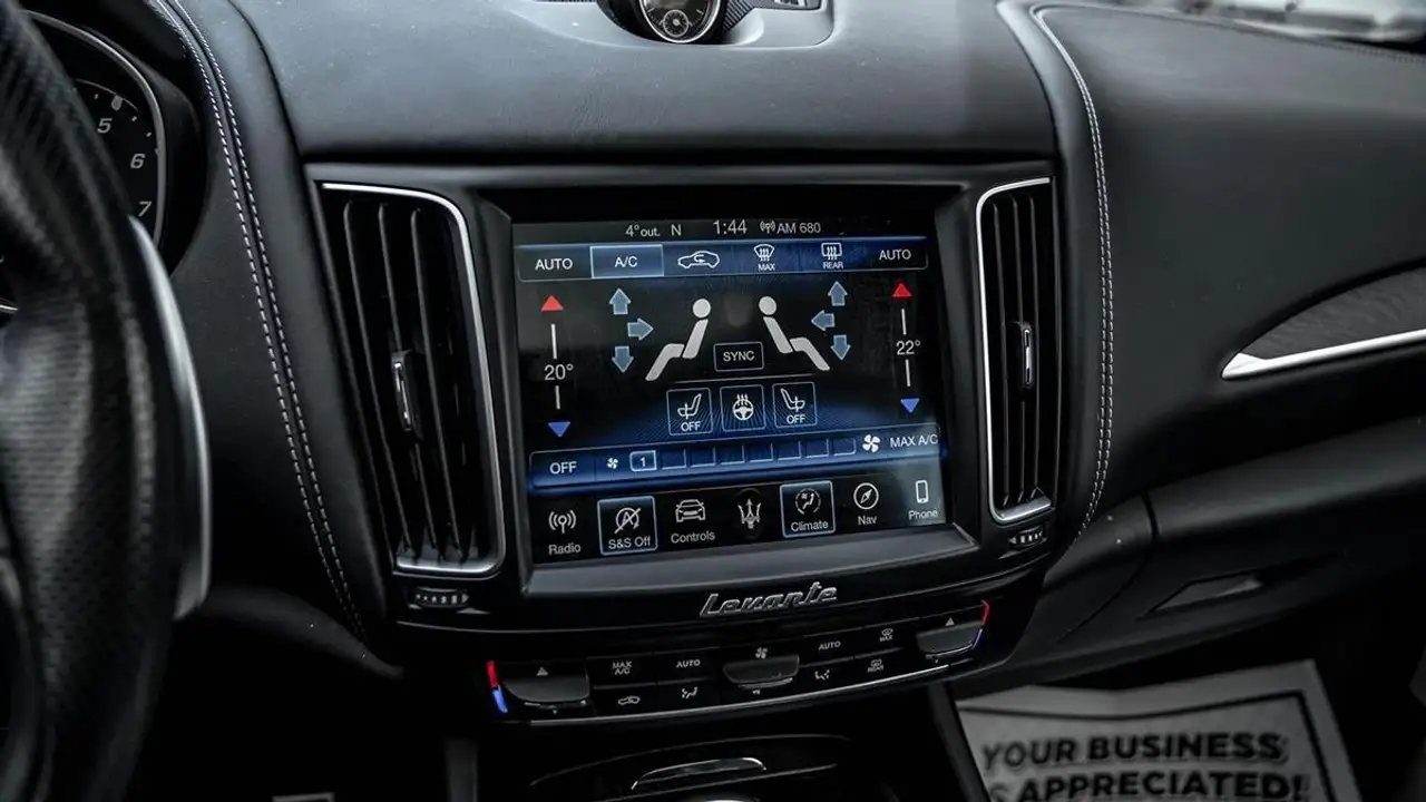Maserati Levante photo Maserati Levante