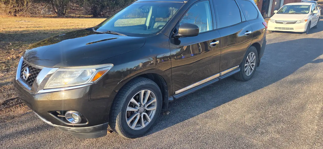 Nissan Pathfinder снимка Nissan Pathfinder
