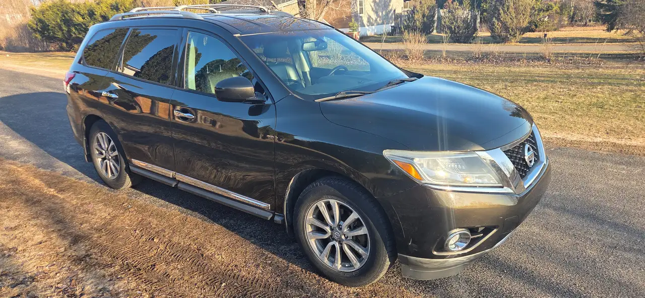 Nissan Pathfinder снимка Nissan Pathfinder