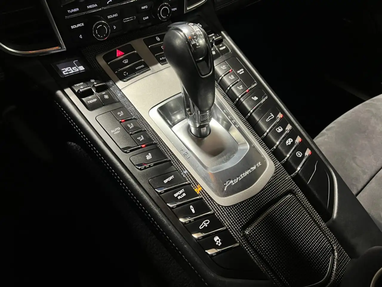 Porsche Panamera снимка Porsche Panamera