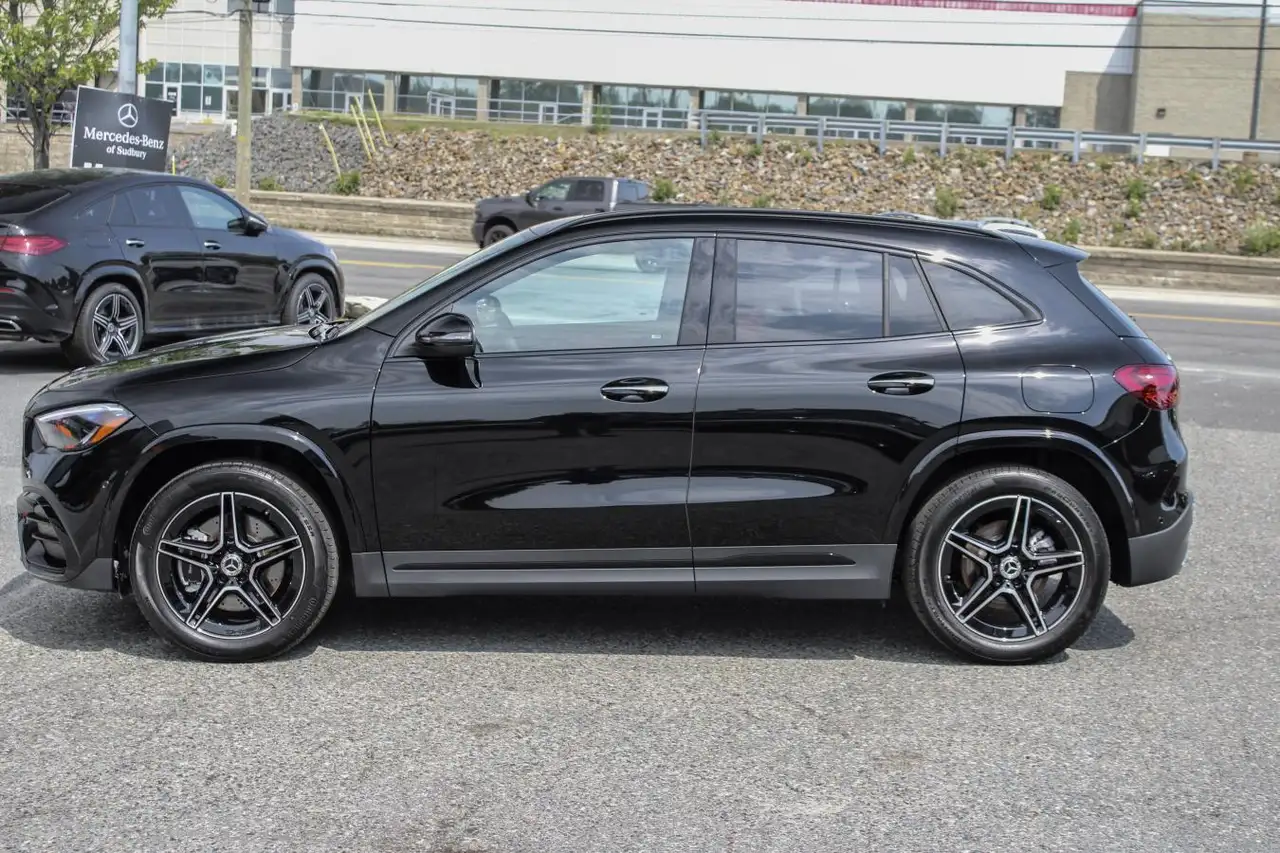 Mercedes-Benz GLA снимка Mercedes-Benz GLA