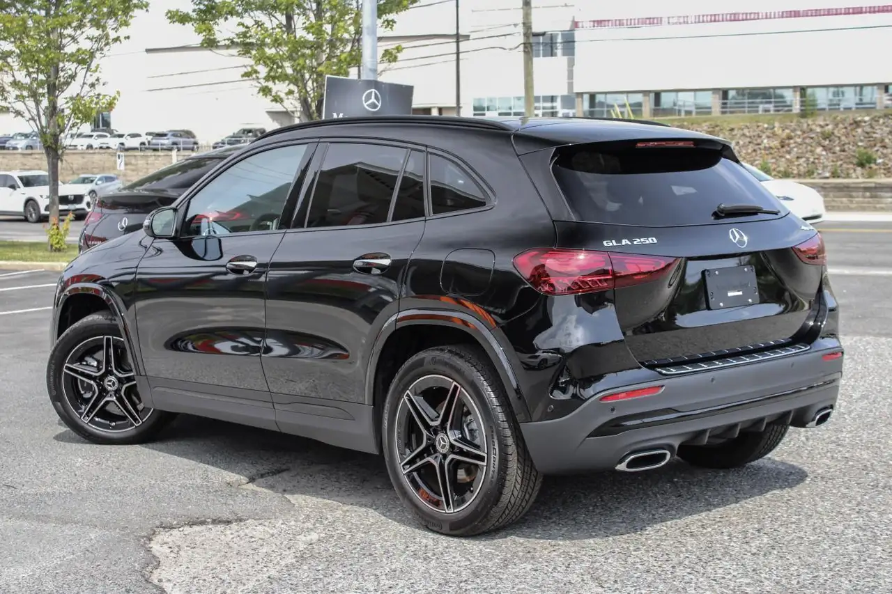 Mercedes-Benz GLA снимка Mercedes-Benz GLA