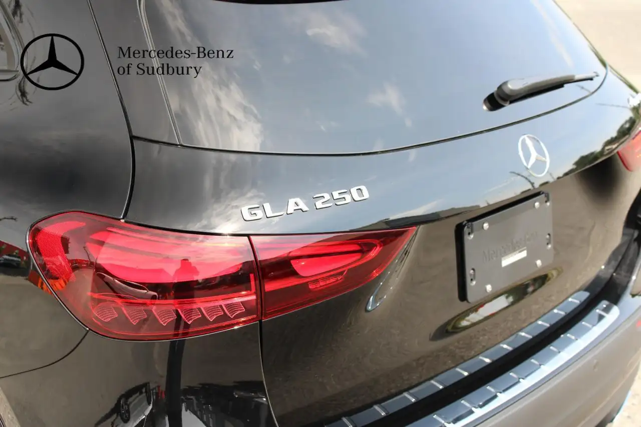 Mercedes-Benz GLA снимка Mercedes-Benz GLA