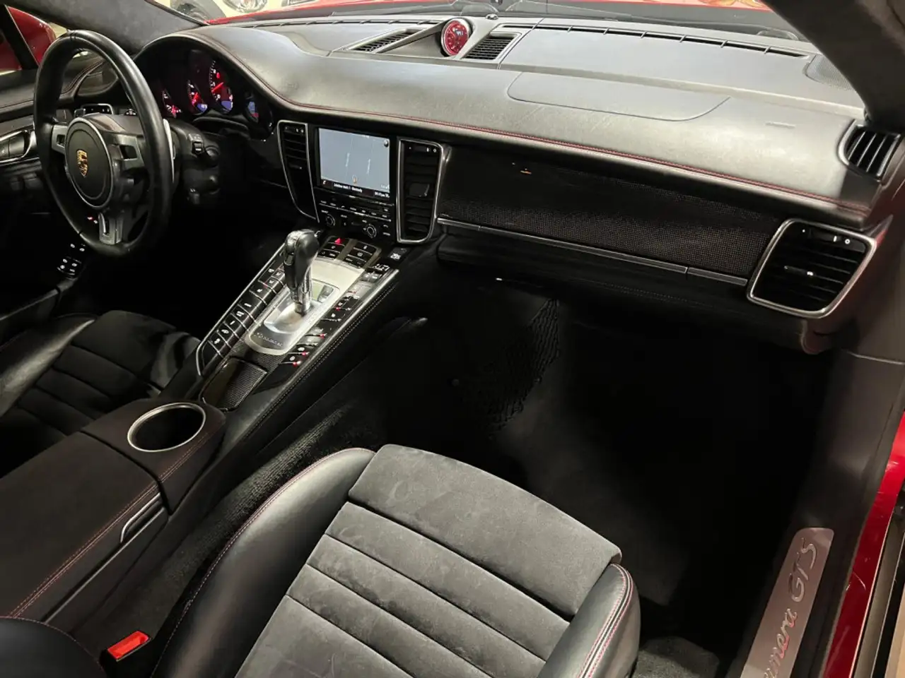 Porsche Panamera снимка Porsche Panamera