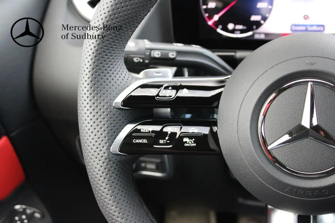 Mercedes-Benz GLA снимка Mercedes-Benz GLA