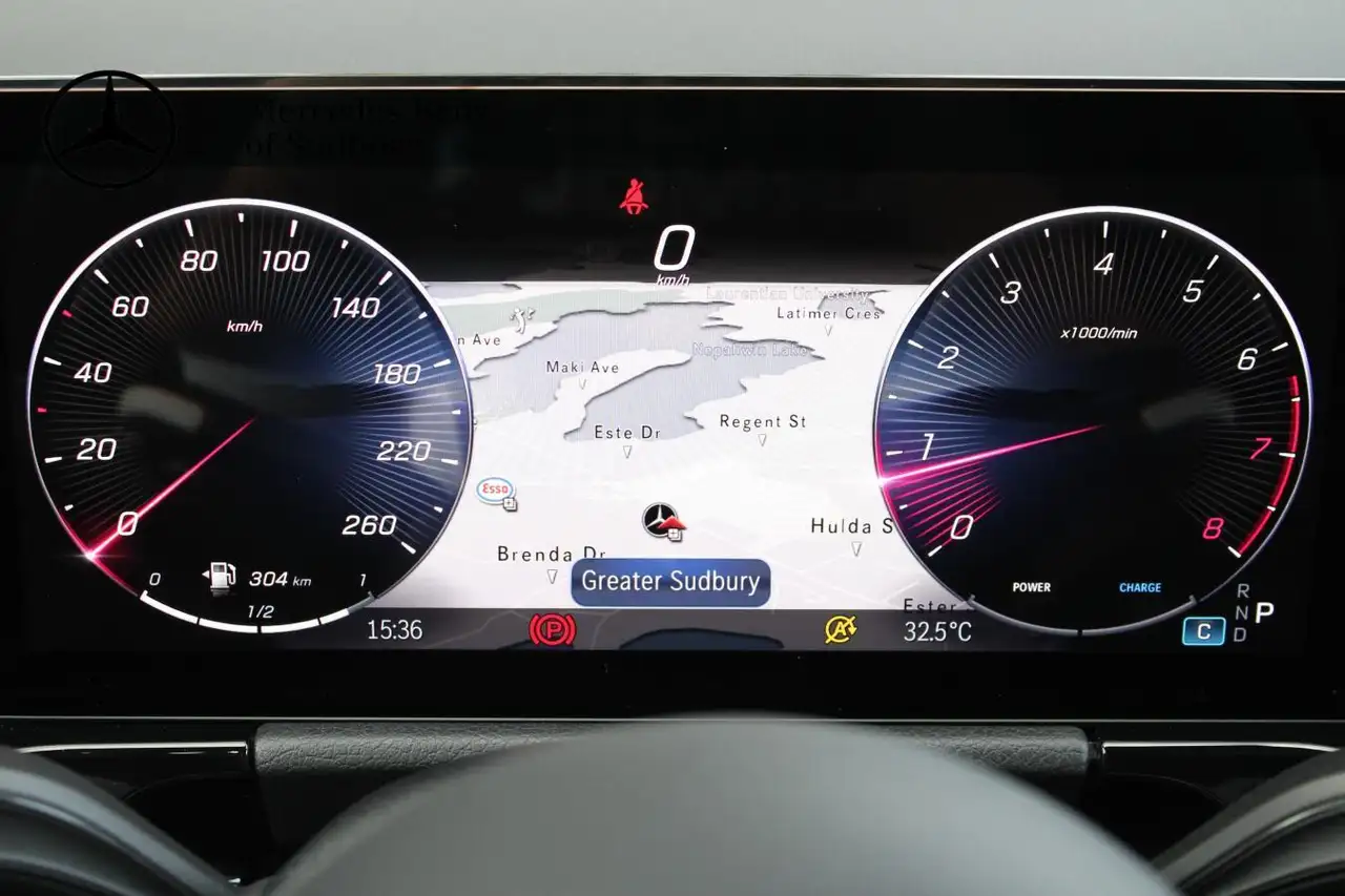 Mercedes-Benz GLA снимка Mercedes-Benz GLA