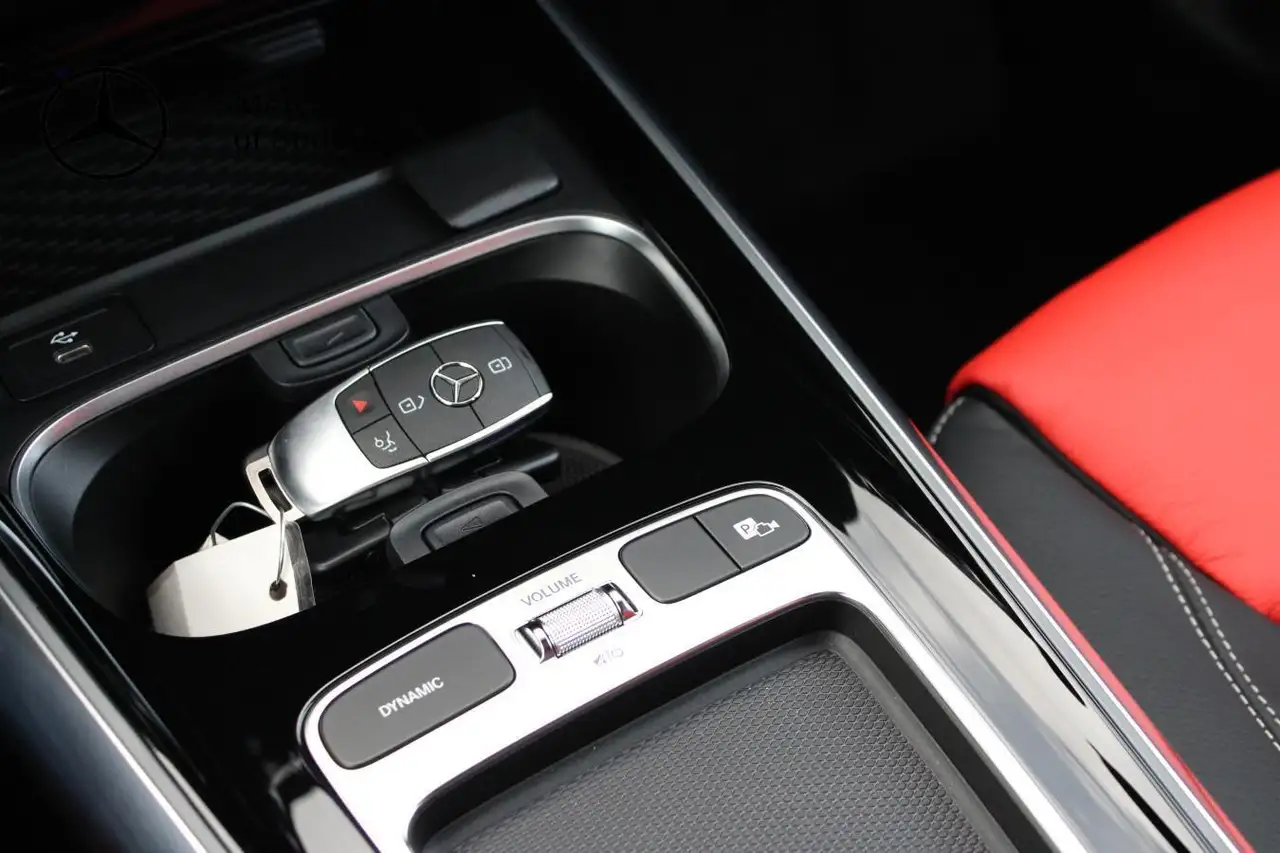 Mercedes-Benz GLA снимка Mercedes-Benz GLA