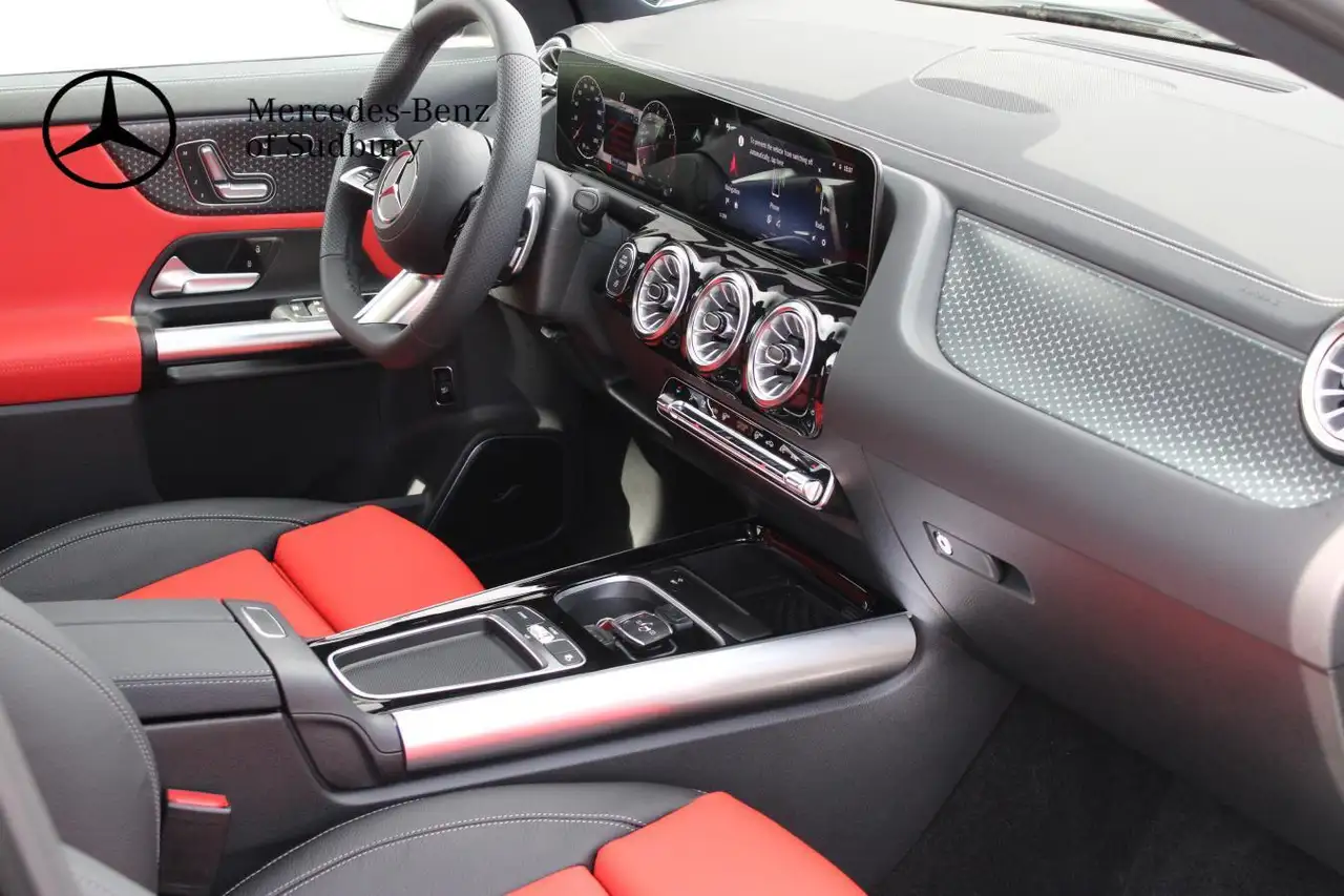 Mercedes-Benz GLA снимка Mercedes-Benz GLA
