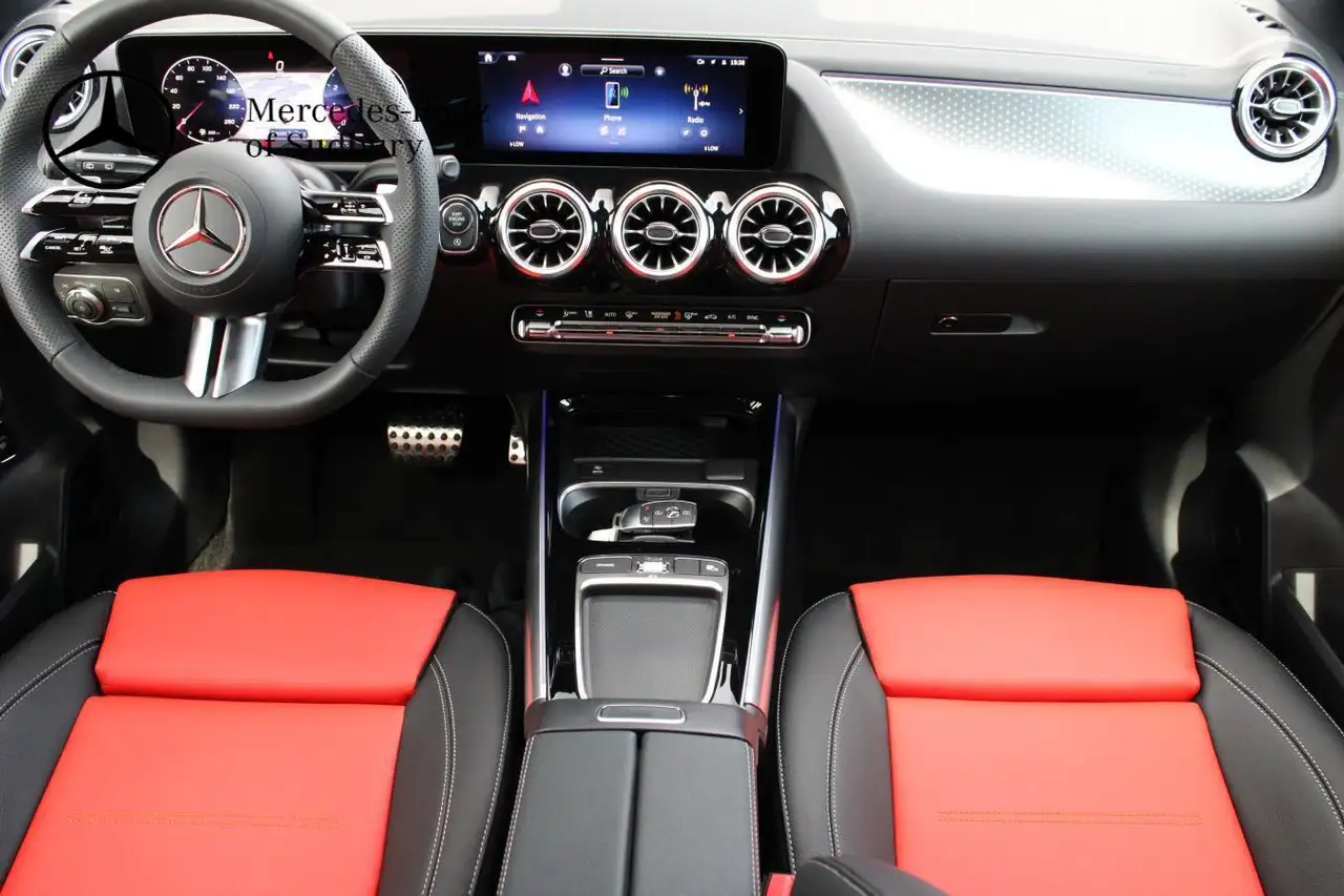 Mercedes-Benz GLA снимка Mercedes-Benz GLA