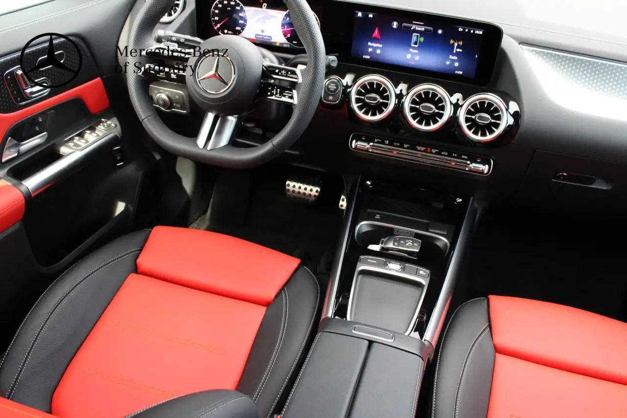 Mercedes-Benz GLA снимка Mercedes-Benz GLA