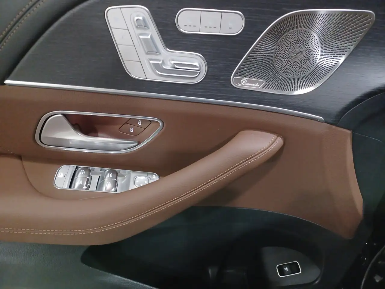 Mercedes-Benz GLE снимка Mercedes-Benz GLE