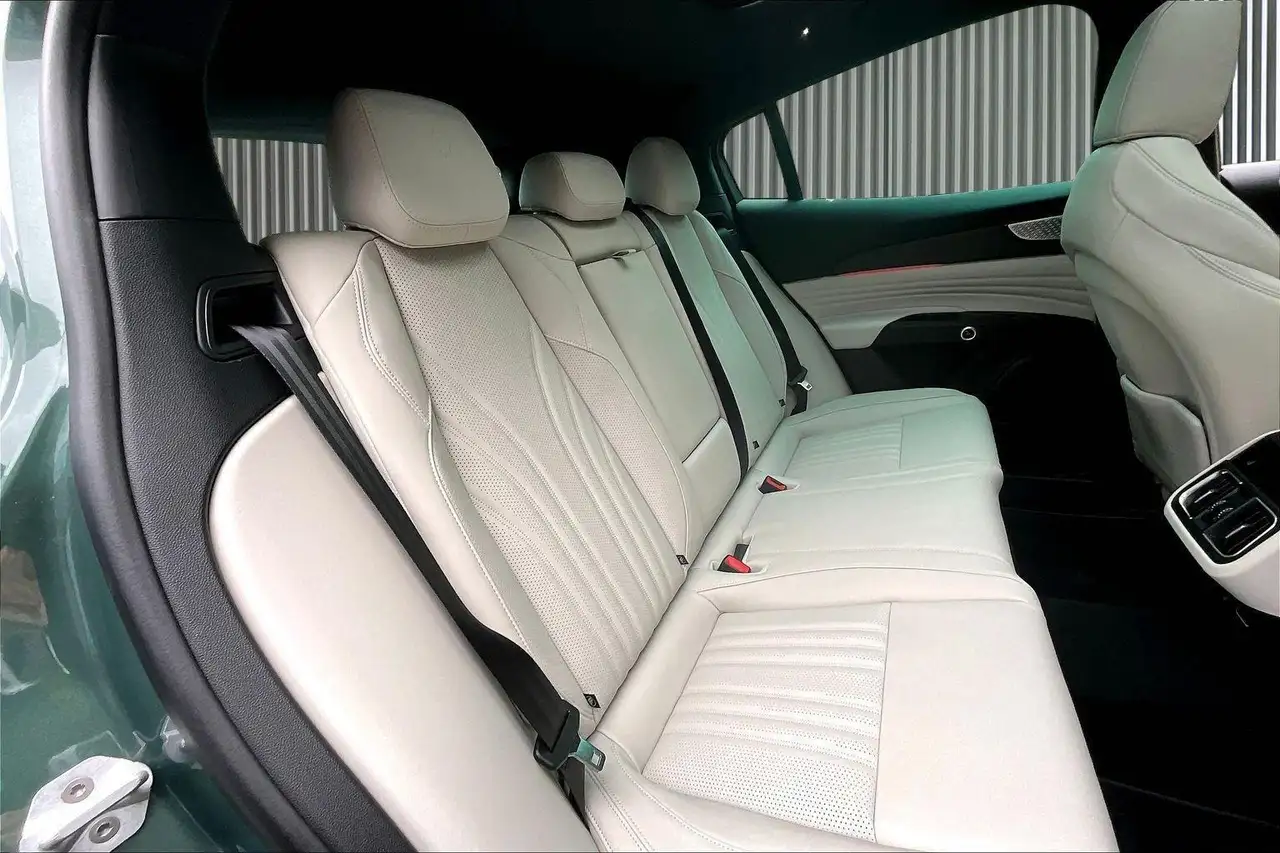 Maserati Grecale fotografie Maserati Grecale